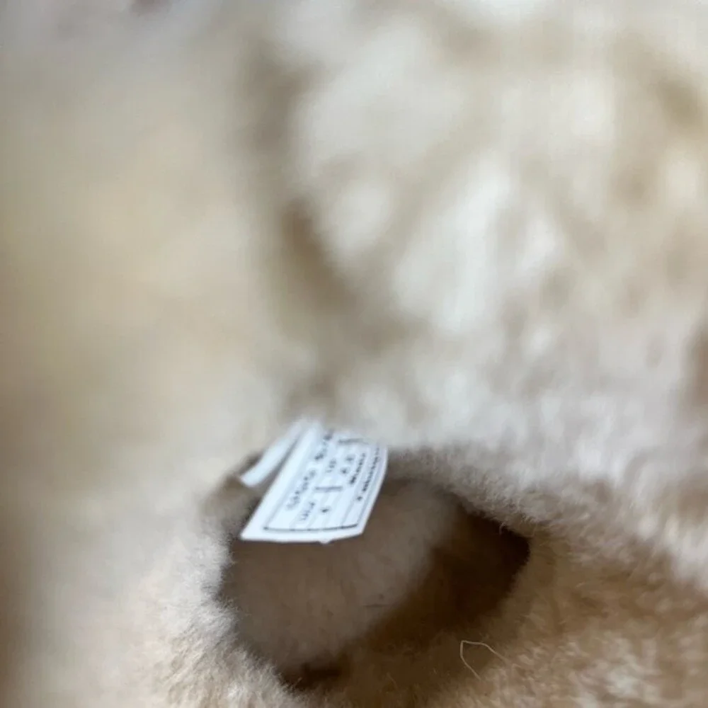 UGG Bailey Button II  Size 6